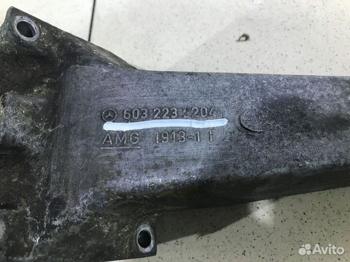 Кронштейн двигателя