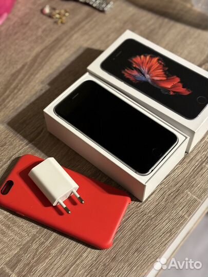 iPhone 6S, 64 ГБ