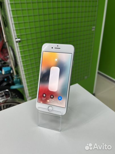 Телефон iPhone 8 64gb