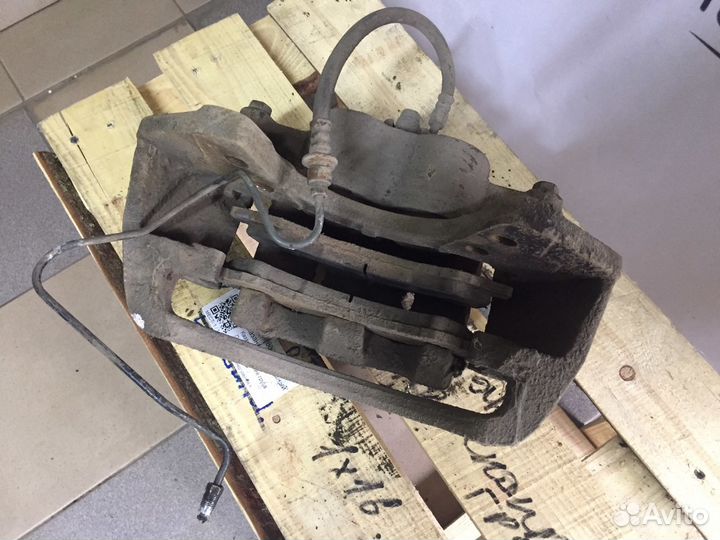 Суппорт торм. задний левый, правый Hino300 E4 Хино