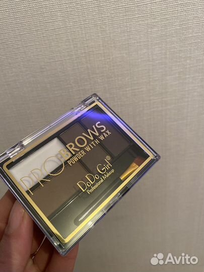 Тени для глаз, румяна, пудра, помада