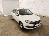 Девушки у автомобилей Лада