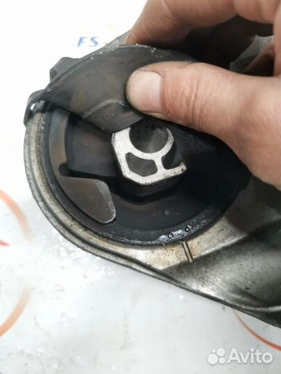 Опора АКПП передняя Opel Antara 2.2 дизель Z22D1