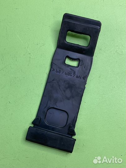 Крепление брызговика(р) резинка\MB Actros NEW SEM9