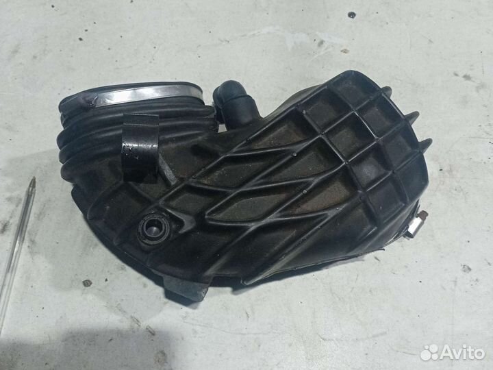 Патрубка воздуховода 034133357 для Ауди 80 б4 2.3