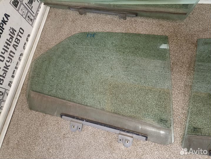 Стекло двери для Renault Laguna 1