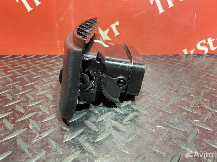 Дефлектор воздушный левый