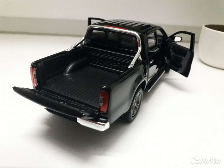 Модель Mercedes Benz X-class масштаб 1:27