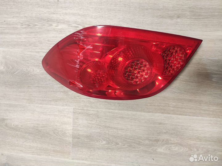 Фонарь задний peugeot 307, правый, с дефектом