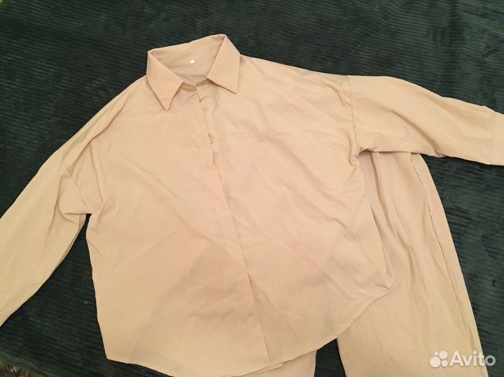 Новый Костюм женский, бежевый, размер L