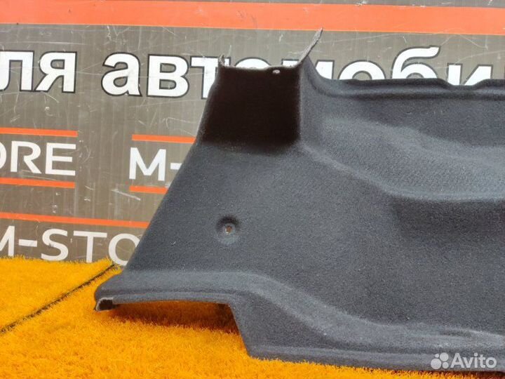 Обшивка багажника правая Mercedes-Benz E-Class