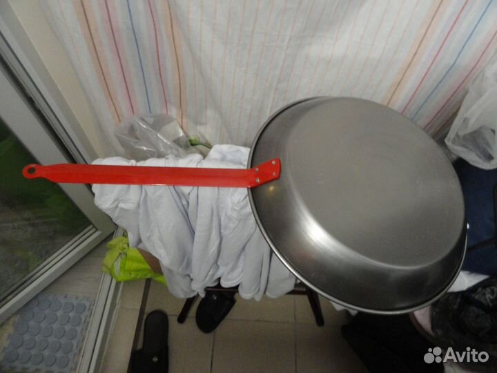 Сковорода D-39см длина 70см. новая. Испания