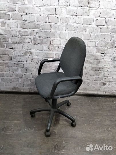 Офисное кресло
