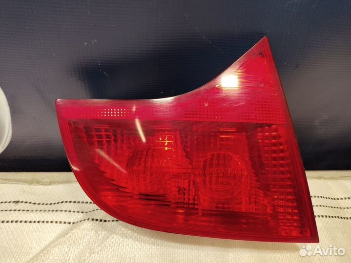 Фонарь в крышку багажника левый Audi A4 B7 2006г