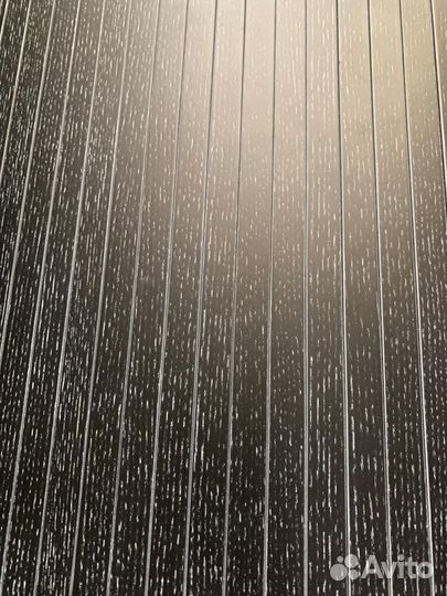 Гибкий столик на подлокотник дивана