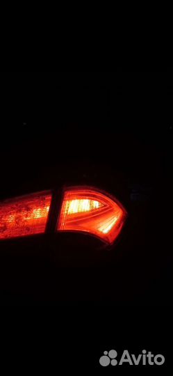 Фара задняя правая внешняя в крыло