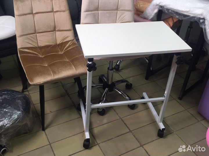 Подкатной столик