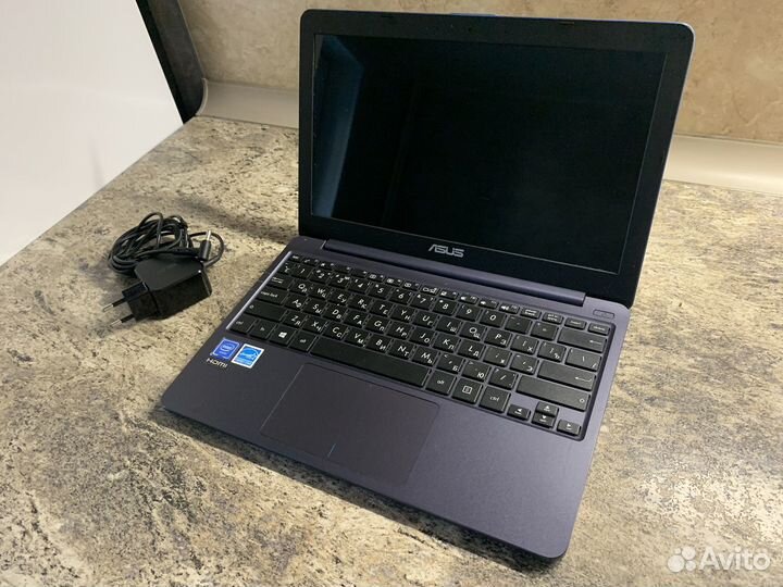 Asus E203M