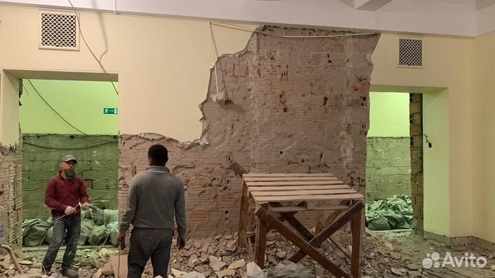 Бизнес на демонтаже: стены и полы