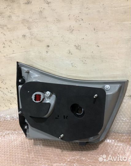 Фонарь задний правый в багажник Lexus RX ll рестай