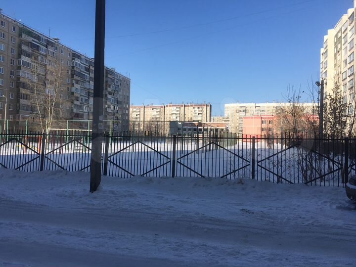 2-к. квартира, 58 м², 1/10 эт.