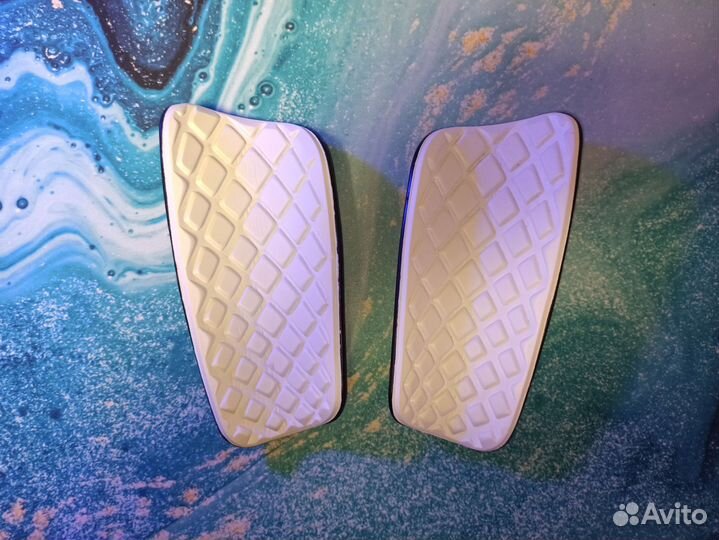 Футбольные щитки Nike