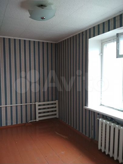 Доля в 4-к. квартире, 60 м², 5/5 эт.