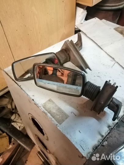 Боковое зеркало