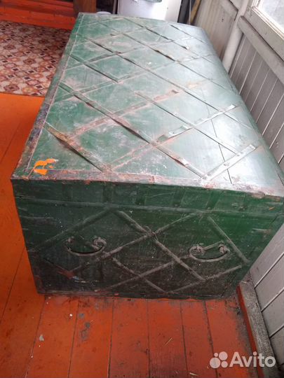 Сундук деревянный