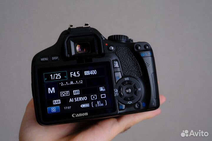 Зеркальный фотоаппарат Canon EOS 550D