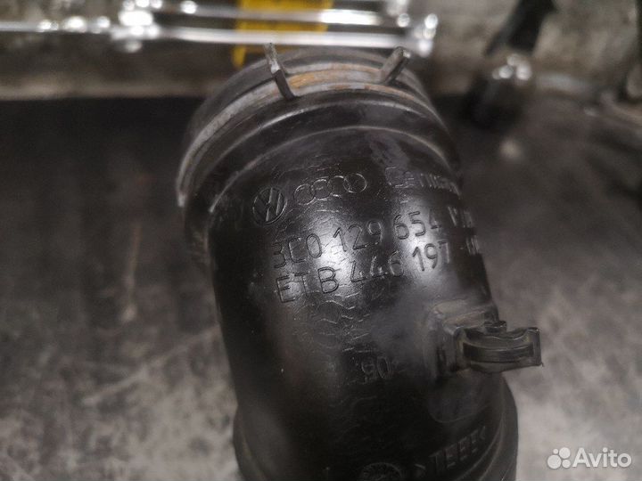 Патрубок воздушного фильтра VAG 3c0129654P/AJ