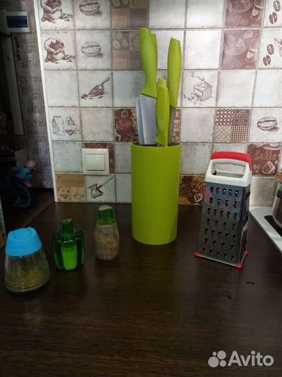 Набор ножей, соль, перец, терка