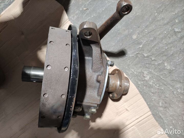Кулак поворотный лев/прав УАЗ 469 с тормозами