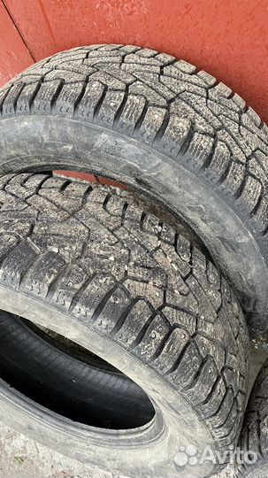 Pirelli Ice Zero 215/60 R16