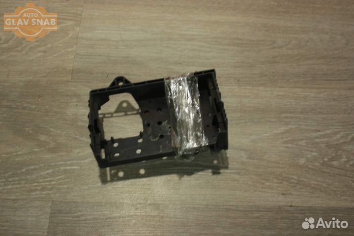 Блок реле предохранителей аккумулятора Opel Astra