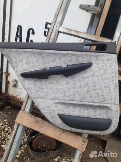 Обшивка двери Шкода Фабиа