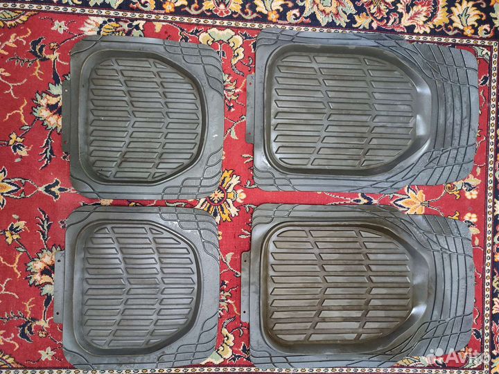 Автомобильные коврики резиновые