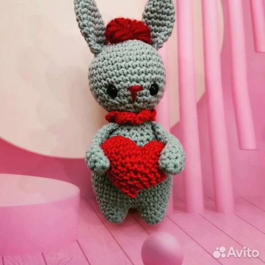 Зайчики с сердечками