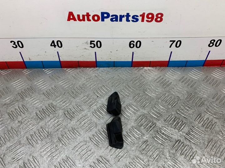 Отбойник капота Toyota Camry V30