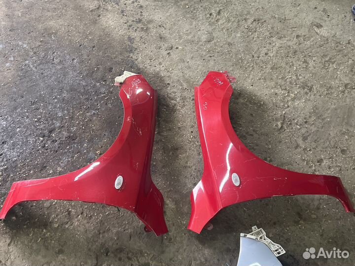 Переднее крыло правое и левое мазда 3 BK хэтч