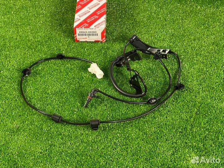 Датчик скорости передний левый Toyota Hilux