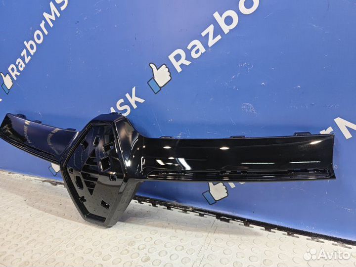 Решетка радиатора передняя Renault Logan 2