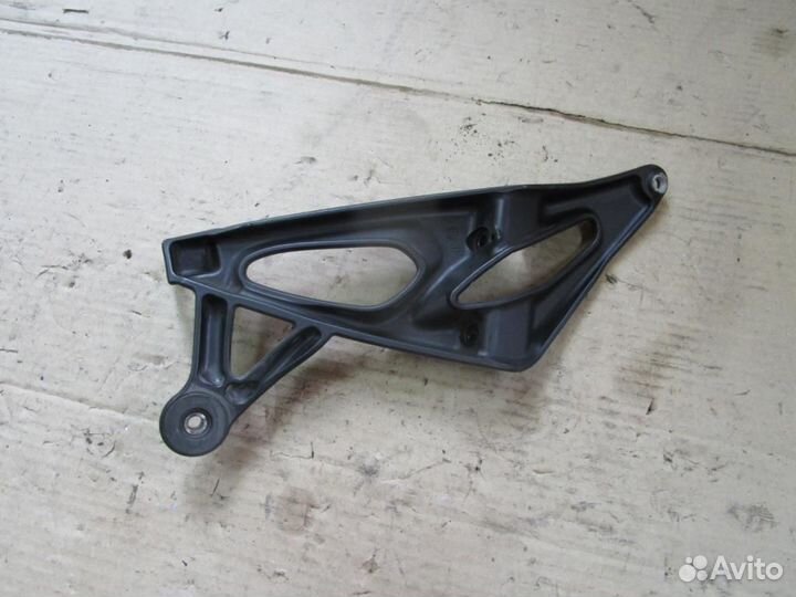 Кронштейн упора ног М K1300S BMW K40