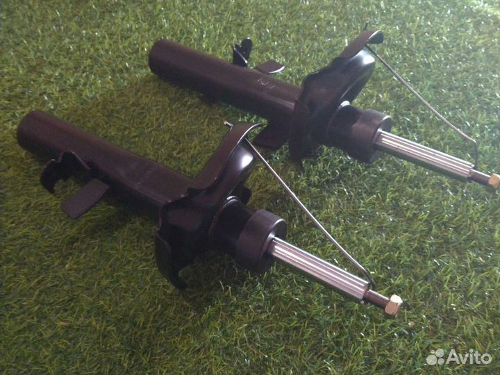 Комплект передних амортизаторов Ford Focus 3