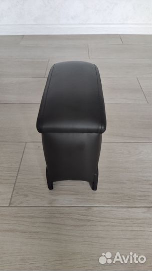 Подлокотник Suzuki Swift 4