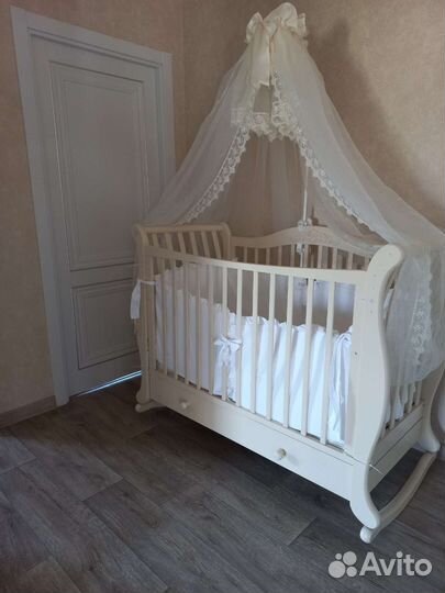 Детская кровать с маятнком и ящиком