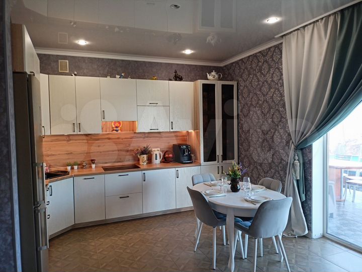 Дом 185 м² на участке 7,8 сот.