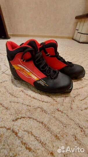 Лыжные ботинки