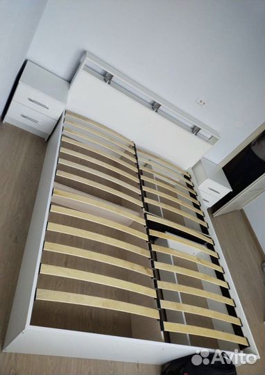 Тумба прикроватная