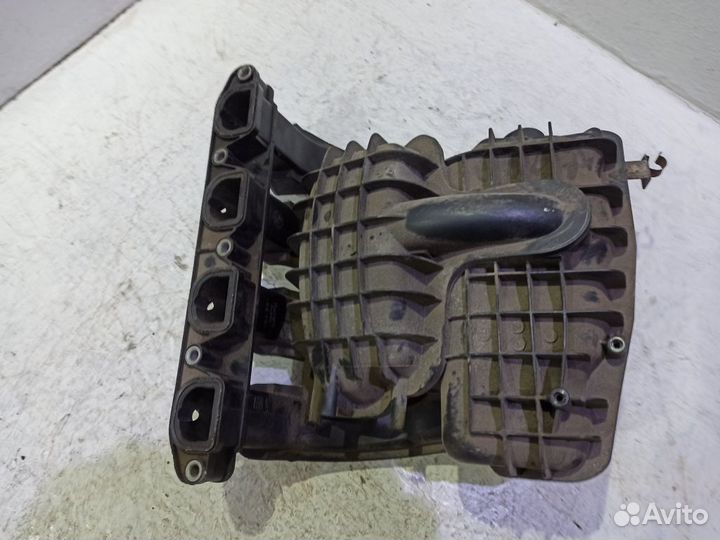 Впускной коллектор 11617560235